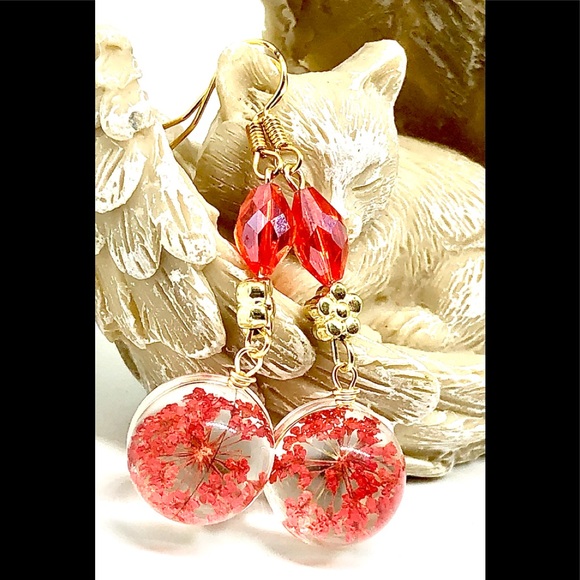 Red Real Pressed Flower Clear Glass Ball Earrings - Picture 3 of 4